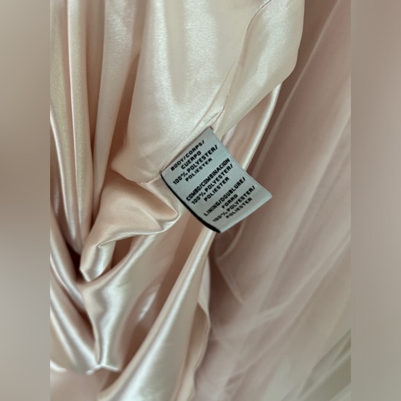 Blush pink Monique Lhuillier tulle bridesmaid dress - Picture 13 of 15